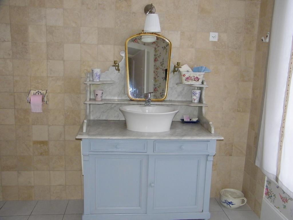 فندق كارُتوفي  La Roseliere الغرفة الصورة
